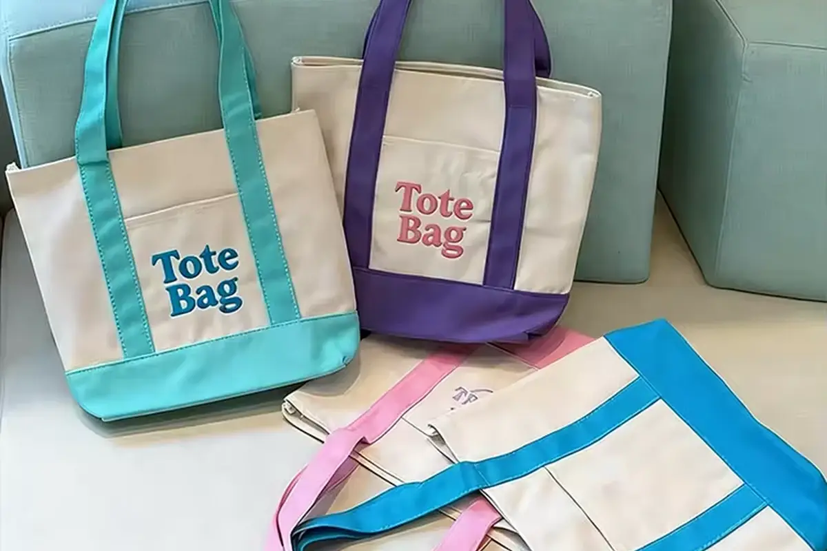 Custom tote samples showing contrasting handle, trim and body colors.
