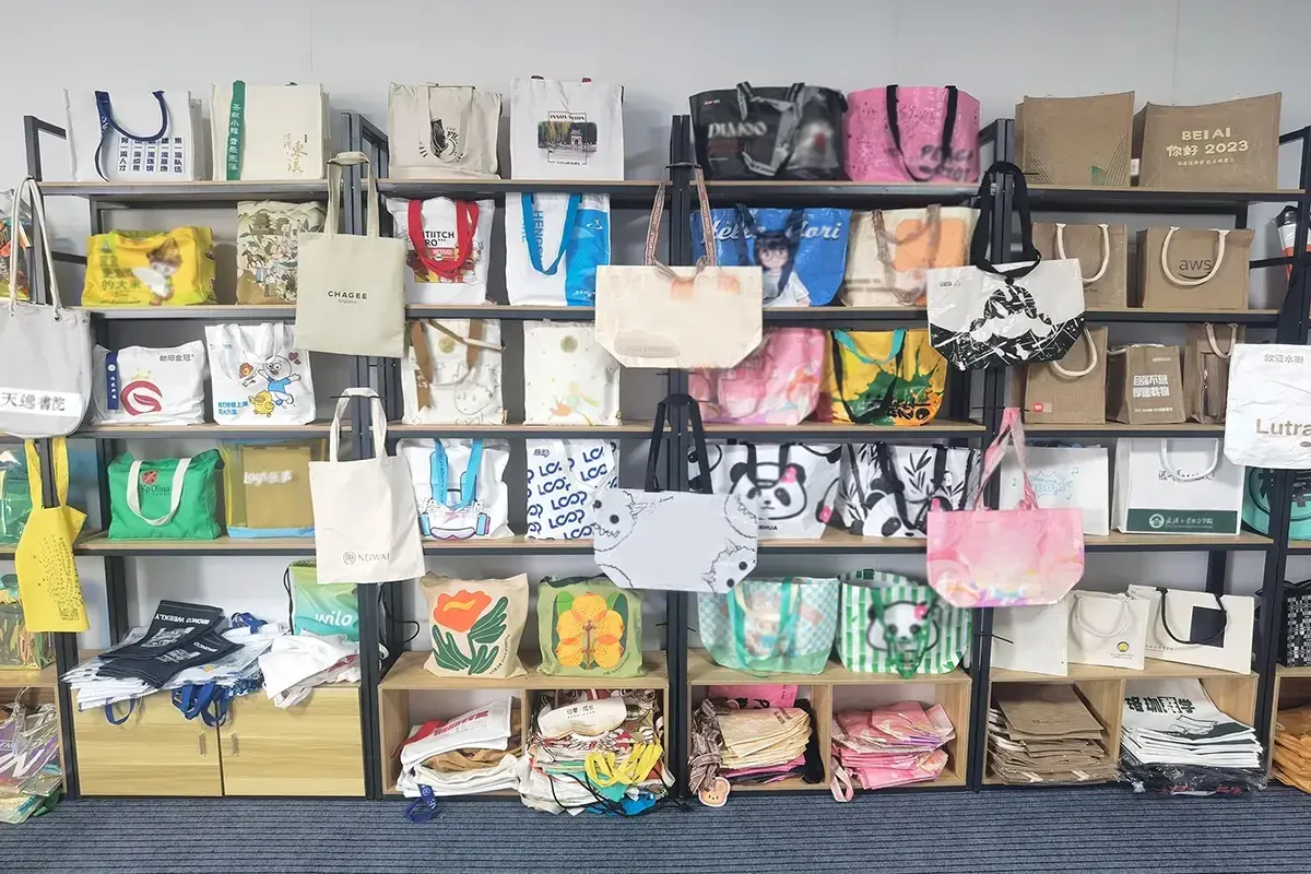 Promotional tote bag display for distributor style review