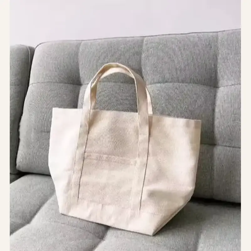 Natural canvas tote bag with a practical inner pocket