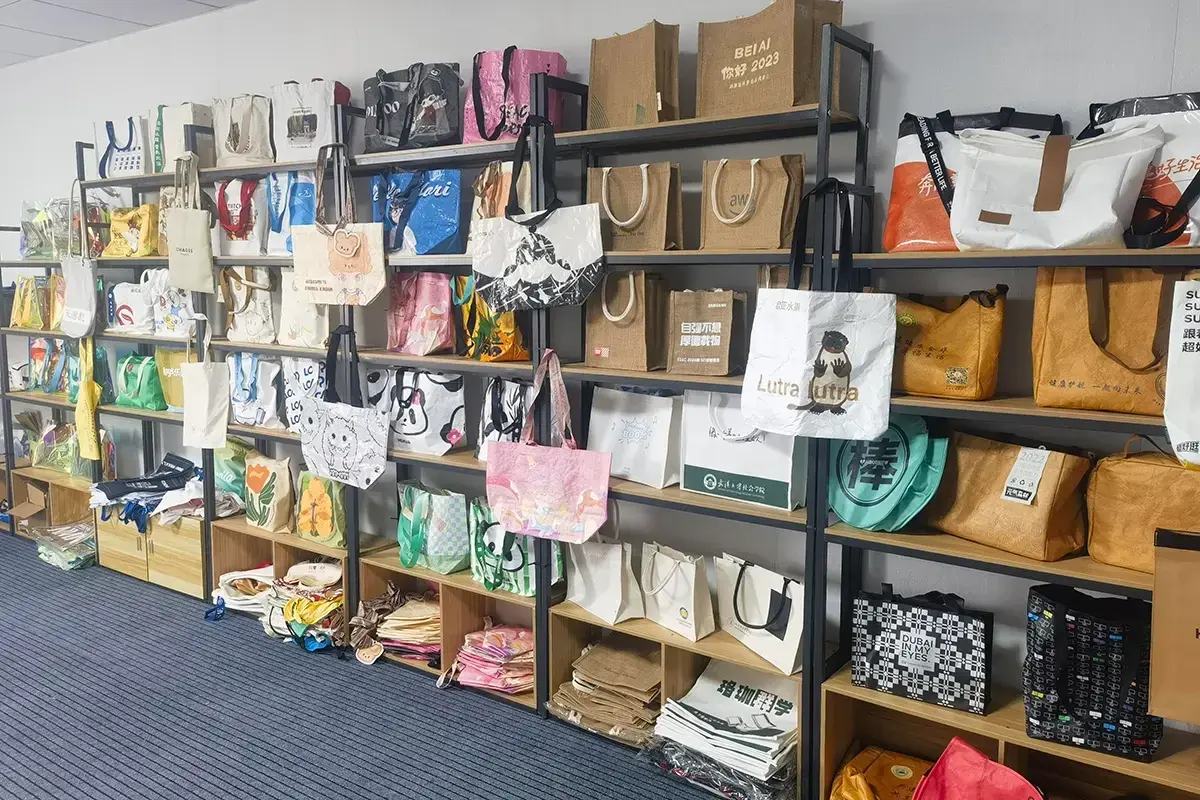 Printed classic canvas tote samples for retail assortment planning