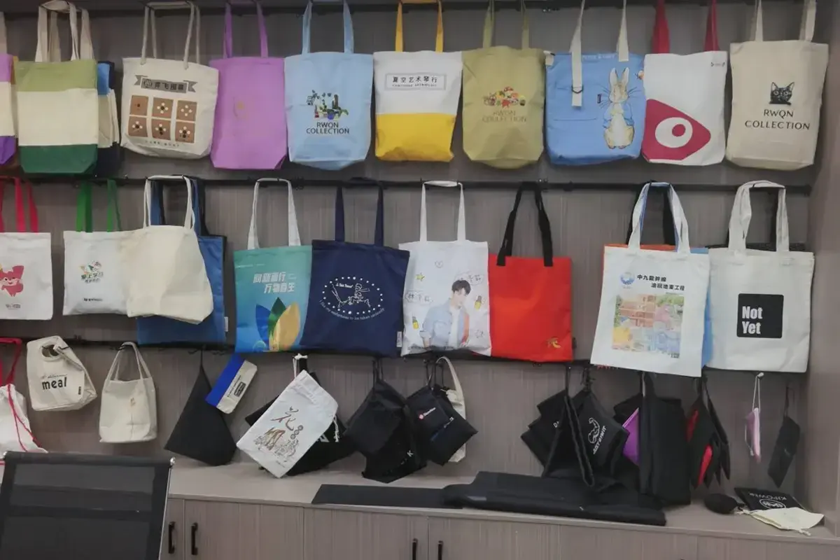 Tote sample wall used to compare construction and dimensions